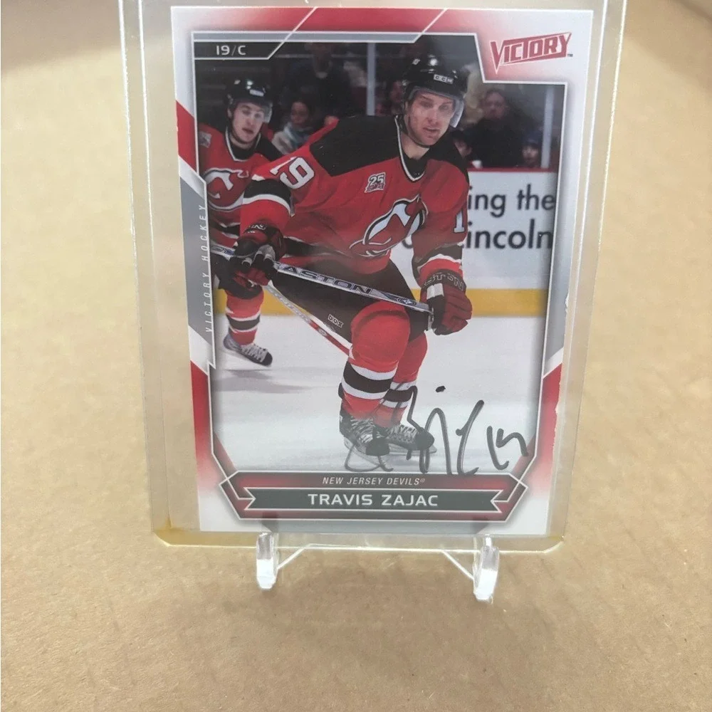 Travis Zajac Signed 2007-08 Upper Deck Victory Hockey Card New Jersey Devils‎ #6
